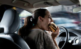 eating while driving-
