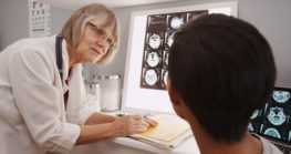 Doctor interpreting scans to an injury victim, who will be contacting a Corpus Christi brain injury lawyer.