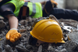 trabajador de la construccion herido por caida de andamio