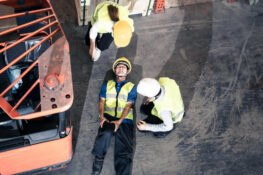 trabajador de la construccion herido por un montacarga