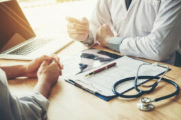 patient talking to the doctor